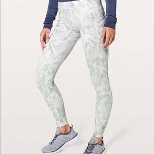 Lululemon gray and white pattern leggings